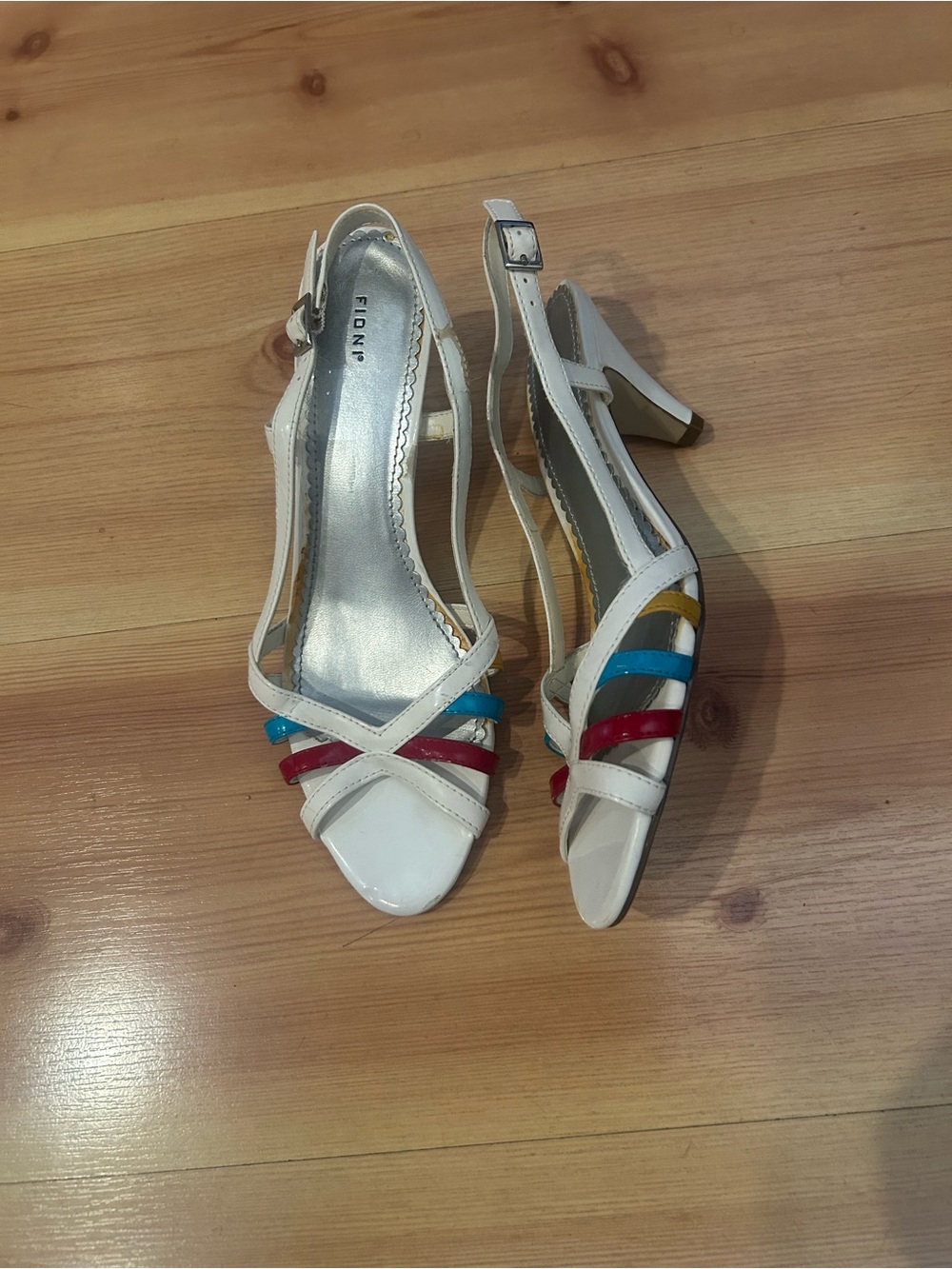 Vintage Fiona 70s look white sling back , with colorful strap accents